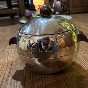 Vintage  West Bend Chrome PENGUIN hot cold Server w Bakelite Handles & Lid